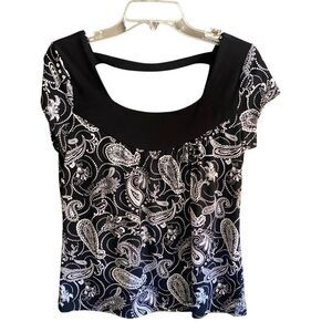 St. Tropez West Black/White Cap Sleeve Paisley Print Top. Size Medium